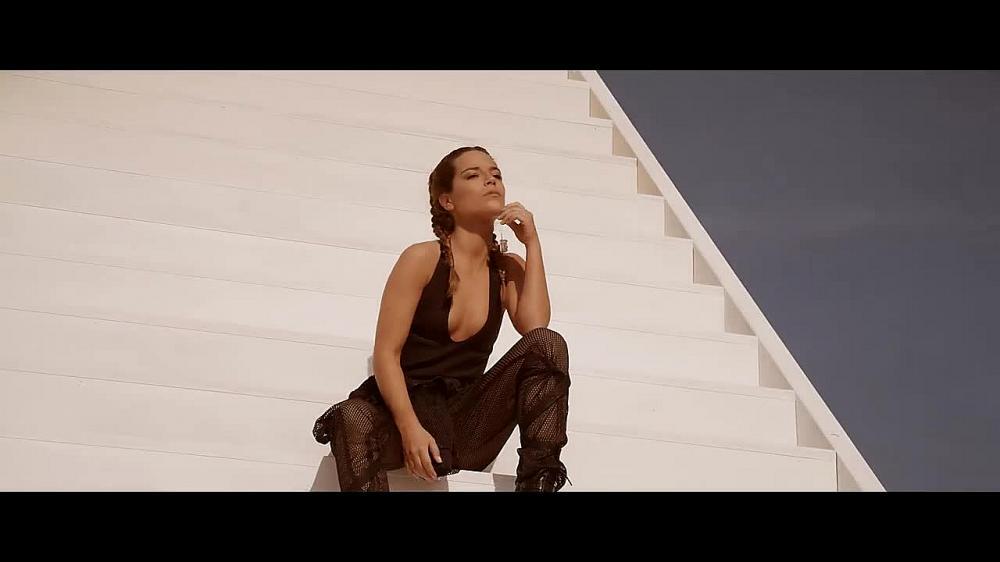 скачать клип David Carreira - Domino