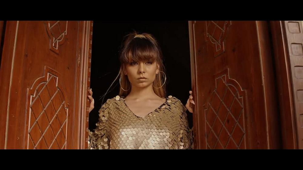 скачать клип Akcent ft. Amira - Gold