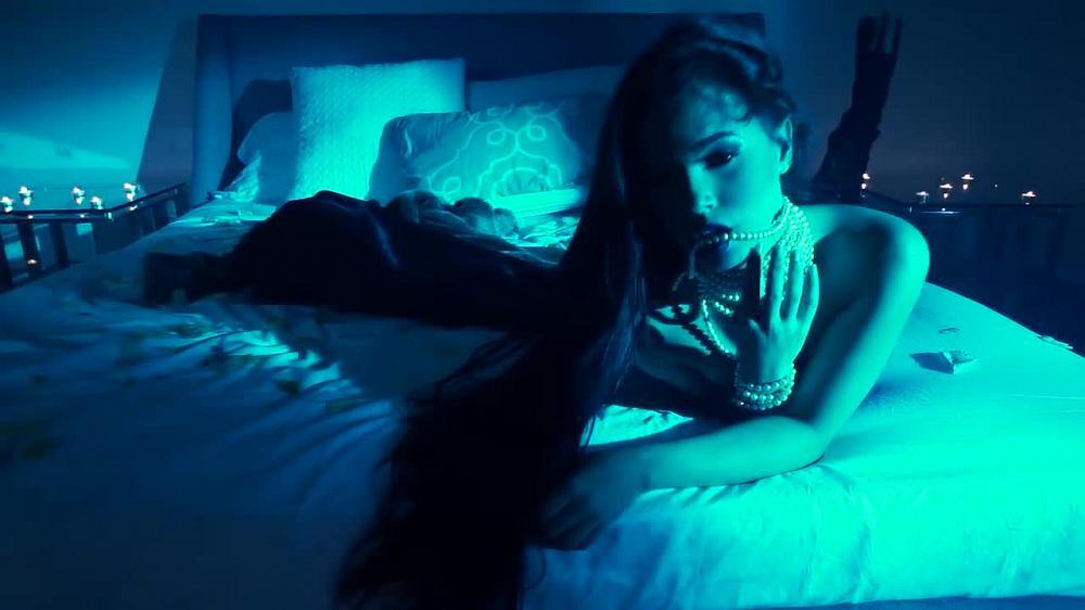 скачать клип Nengo Flow - Baby Lover