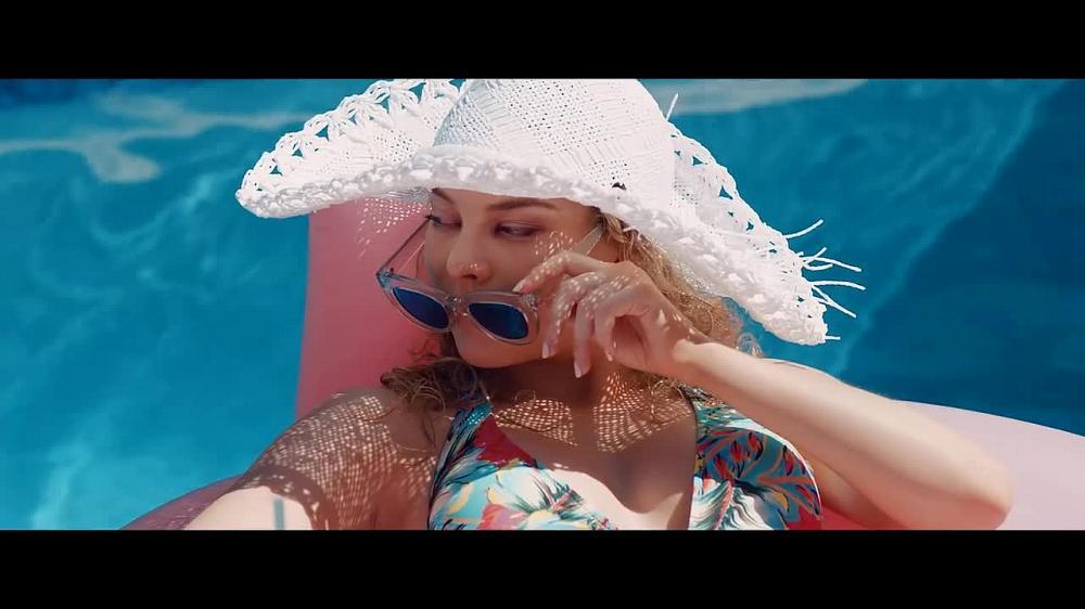 скачать клип L.B. ONE ft. Laenz - Across The Water