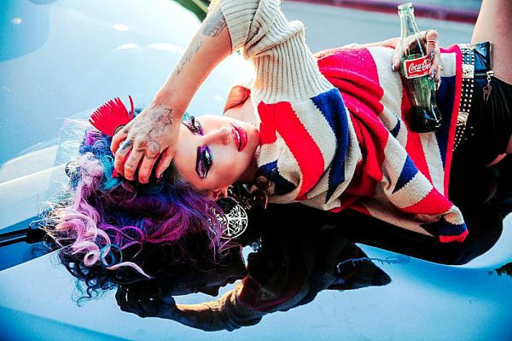 скачать клип Neon Hitch - Neighborhood