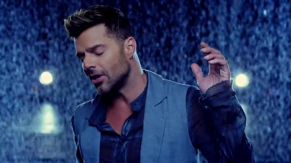 скачать клип Ricky Martin - Perdoname