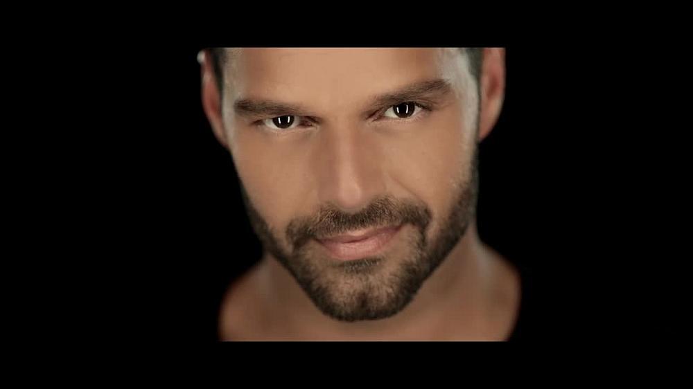 скачать клип Ricky Martin - Disparo al Corazon