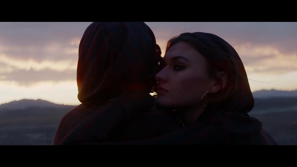 скачать клип Steve Aoki and Louis Tomlinson - Just Hold On