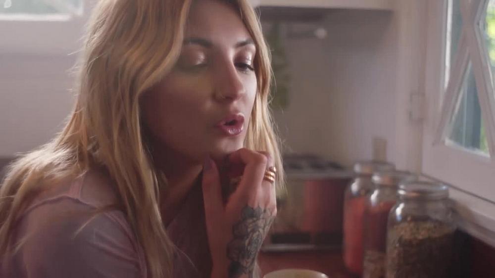 скачать клип Julia Michaels - Issues