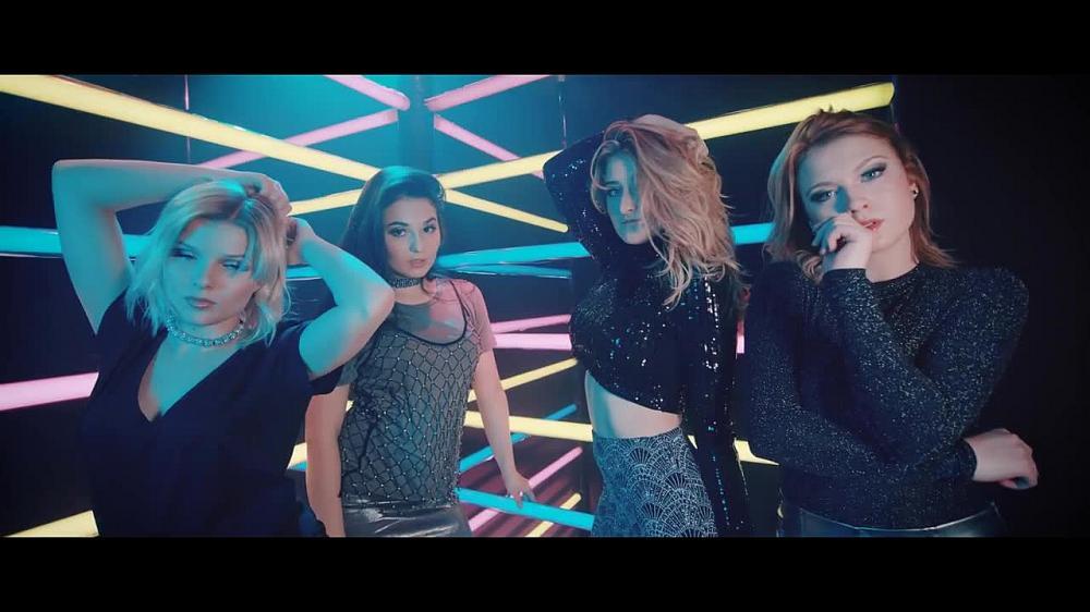 скачать клип Pink Angels - Mamma Dont Lie