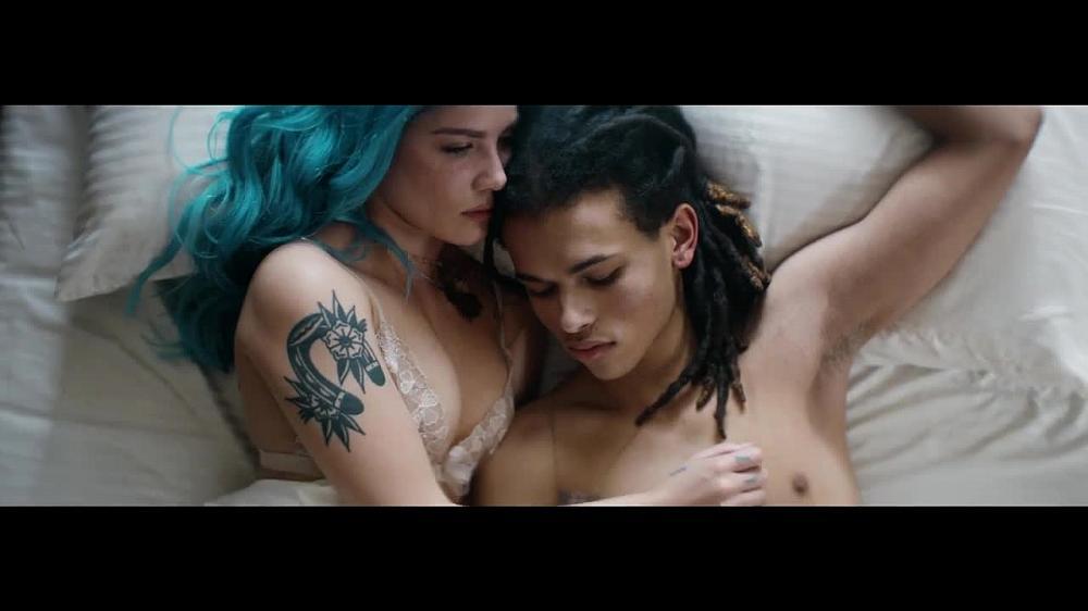 скачать клип Halsey - Now Or Never