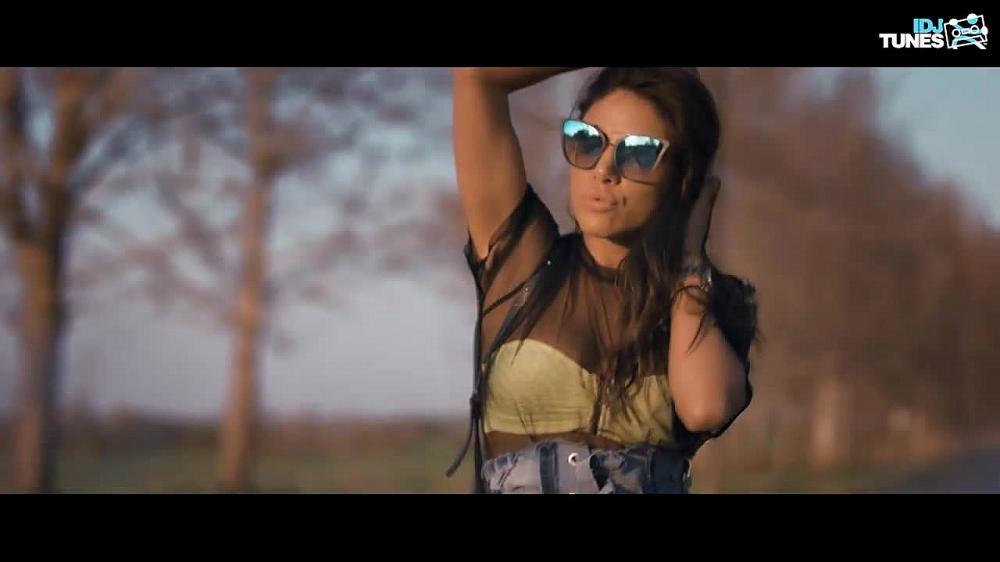 скачать клип Sandra Afrika - Sta Mi Je