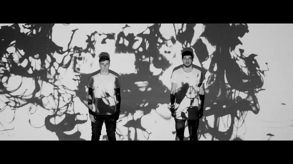 скачать клип Martin Garrix and Brooks - Byte