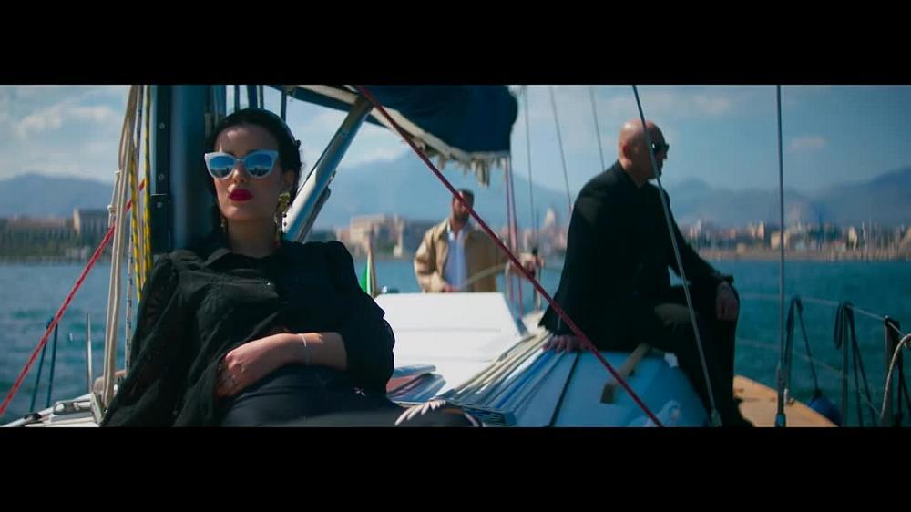 скачать клип Feder ft. Daecolm - Back For More