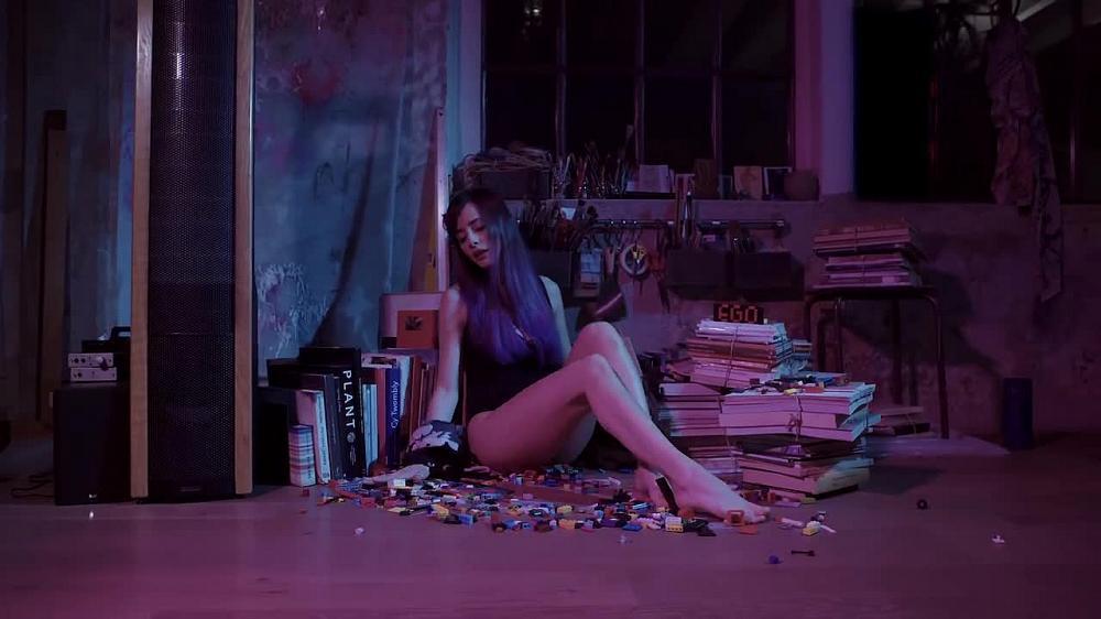 скачать клип Giulia Penna - Legocentrico