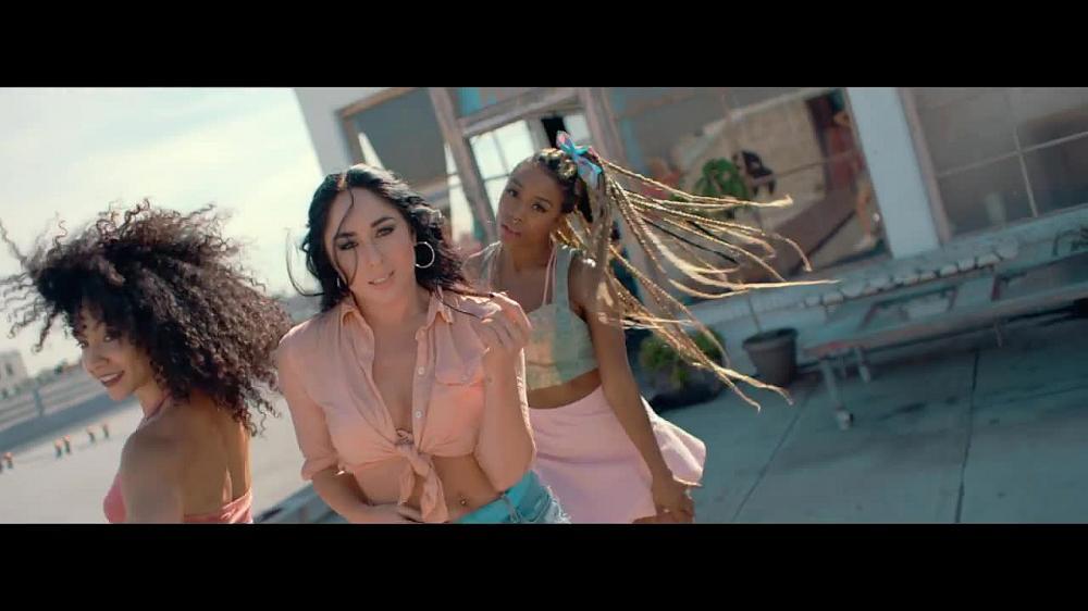 скачать клип Enrique Iglesias feat. Descemer Bueno, Zion and Lennox - Subeme La Radio (D ...