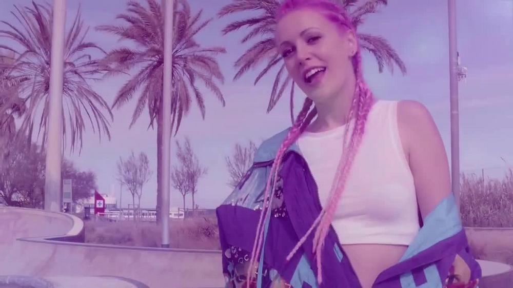 скачать клип Sweet California ft. Juan Magan - Hum