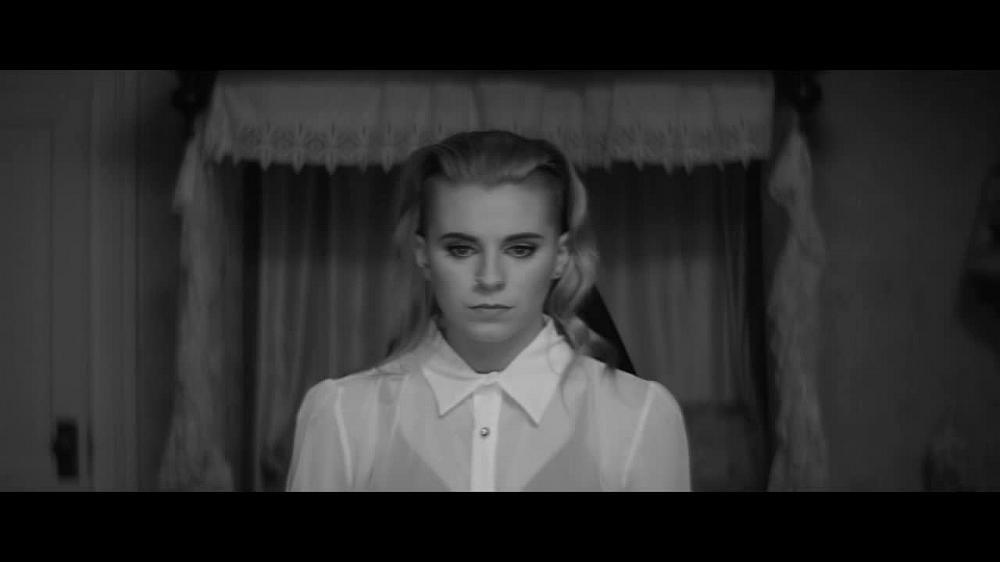 скачать клип PVRIS - Heaven