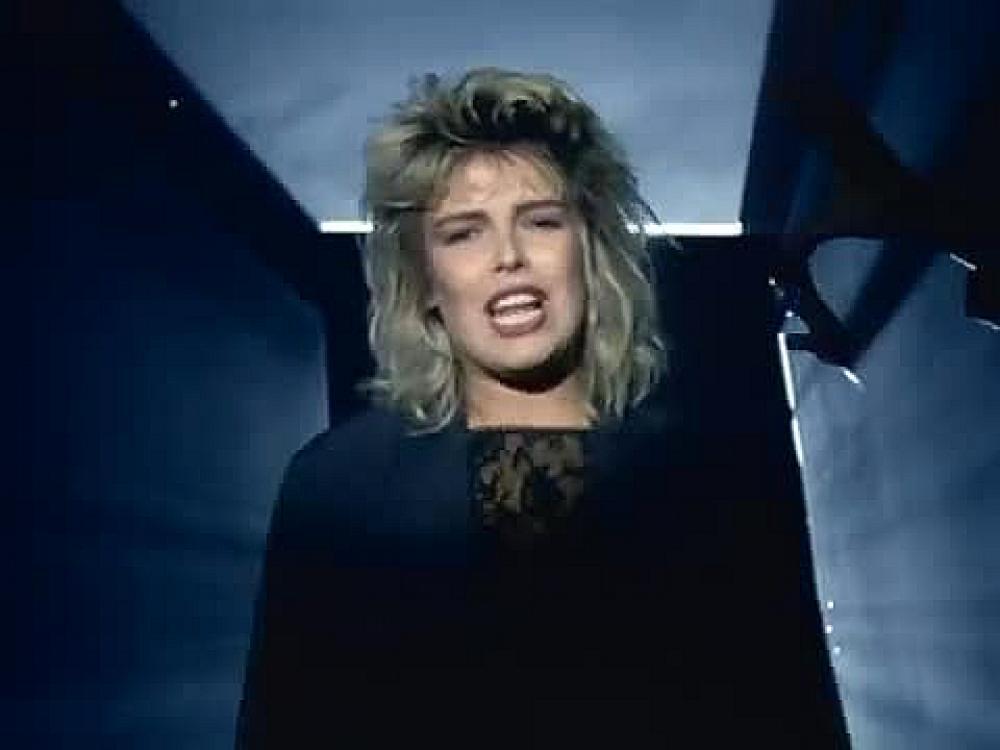 скачать клип Kim Wilde - You Keep Me Hangin On