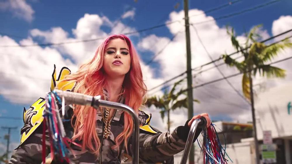 скачать клип Kiiara feat. Felix Snow - Whippin