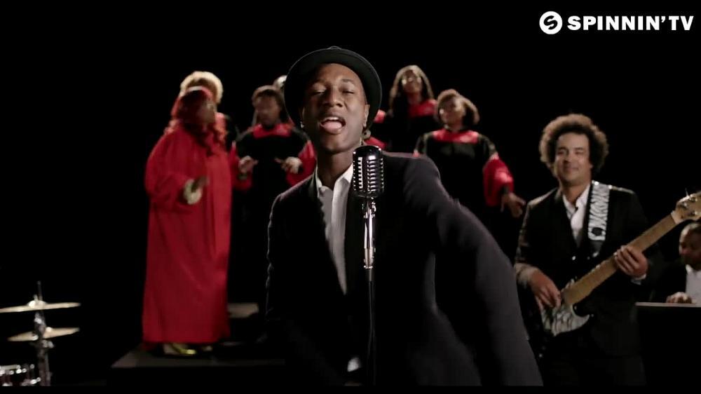 скачать клип Aeroplane and Purple Disco Machine ft. Aloe Blacc - Counting On Me