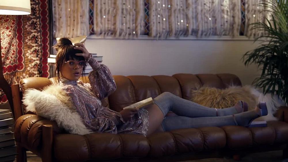 скачать клип Hailee Steinfeld - Most Girls