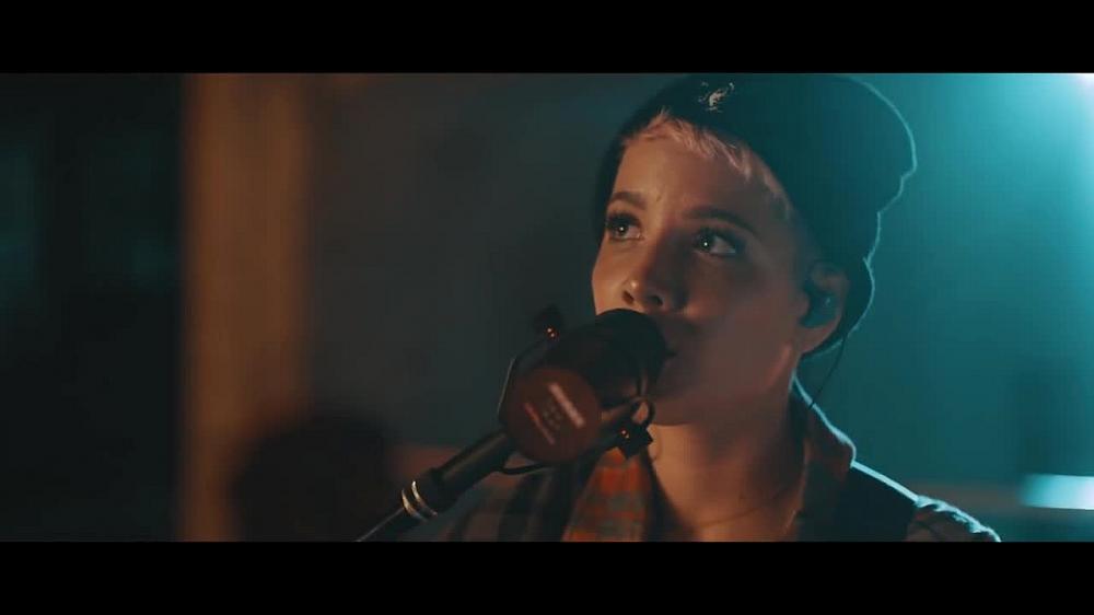 скачать клип Halsey - Eyes Closed (Stripped)