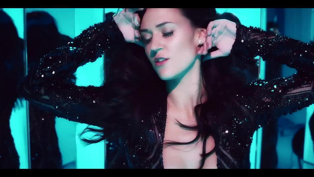 скачать клип Kat Dahlia - Friday Night Majic