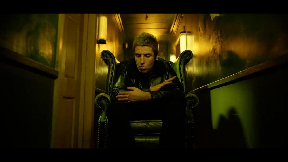 скачать клип Liam Gallagher - Wall Of Glass