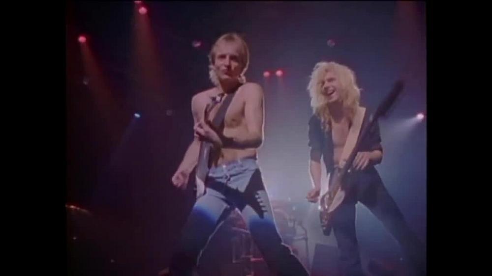 скачать клип Def Leppard - Pour Some Sugar On Me