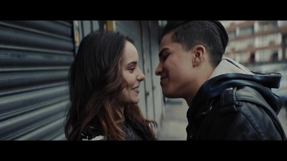 скачать клип Alex Aiono - Question