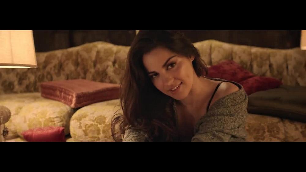 скачать клип Maite Perroni ft. Cali and El Dandee - Loca