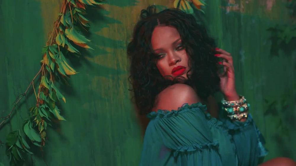 скачать клип DJ Khaled ft. Rihanna, Bryson Tiller - Wild Thoughts