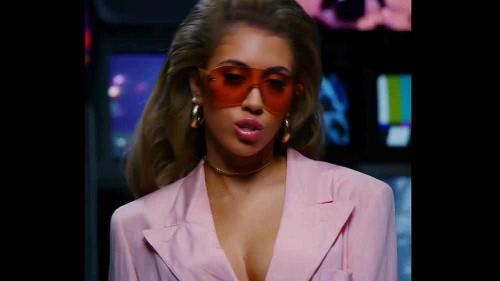 скачать клип Kali Uchis ft. Jorja Smith - Tyrant