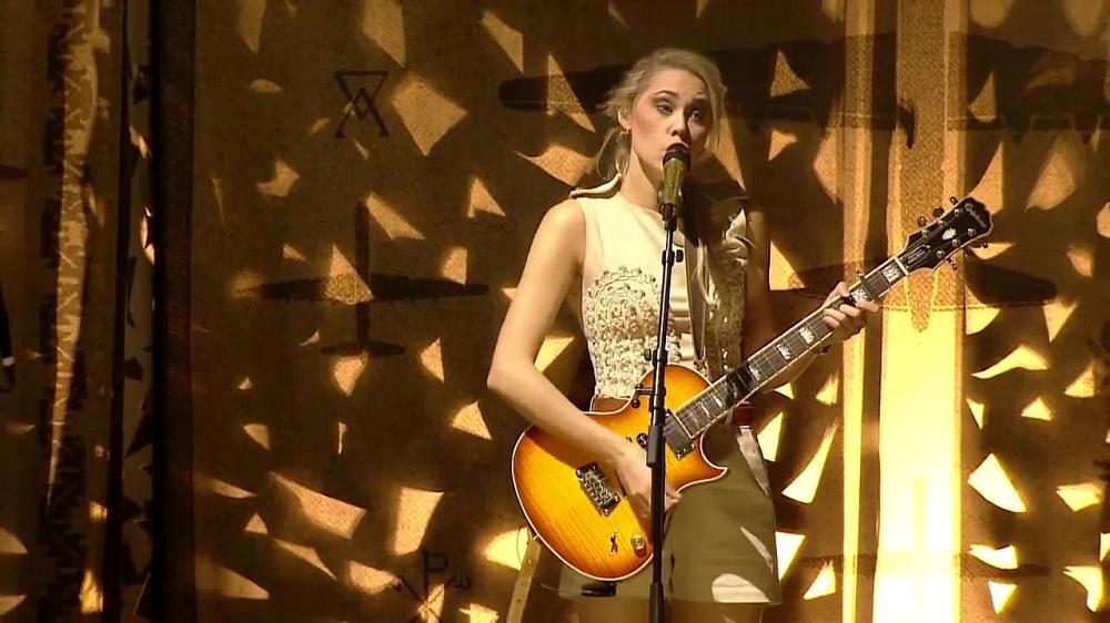скачать клип KADEBOSTANY - Mind if I Stay