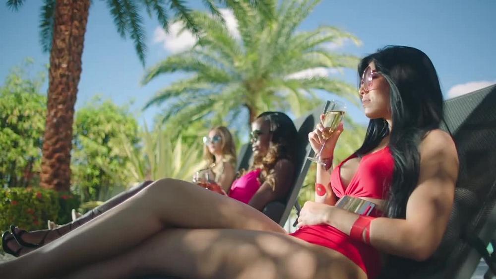 скачать клип Future ft. YG - Extra Luv