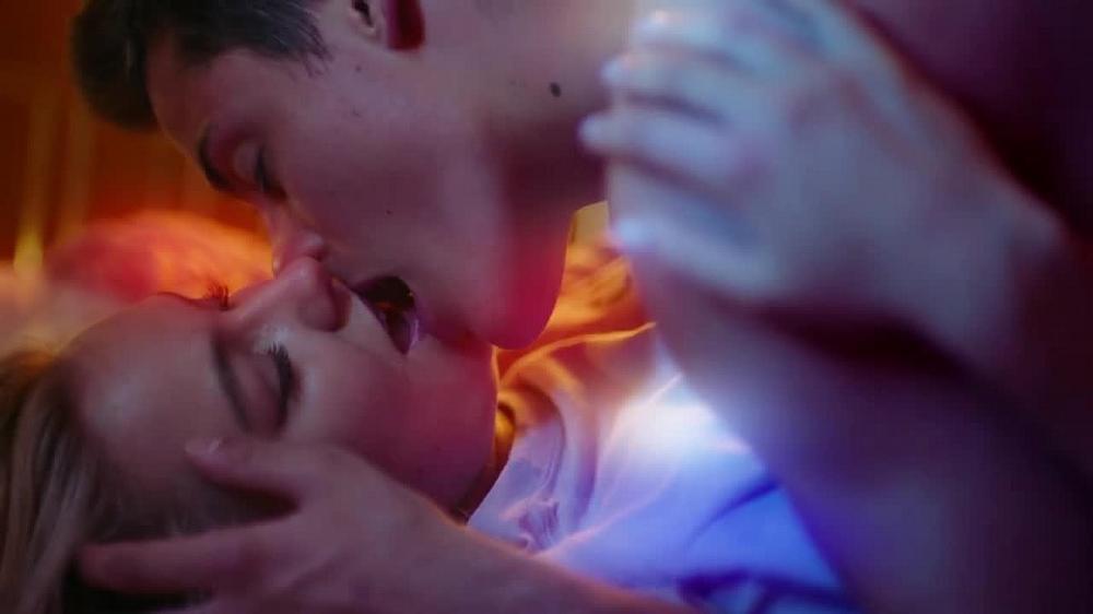 скачать клип Astrid S - Such A Boy