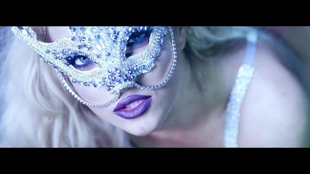скачать клип Vuk Mob feat. Teodora - Hijena
