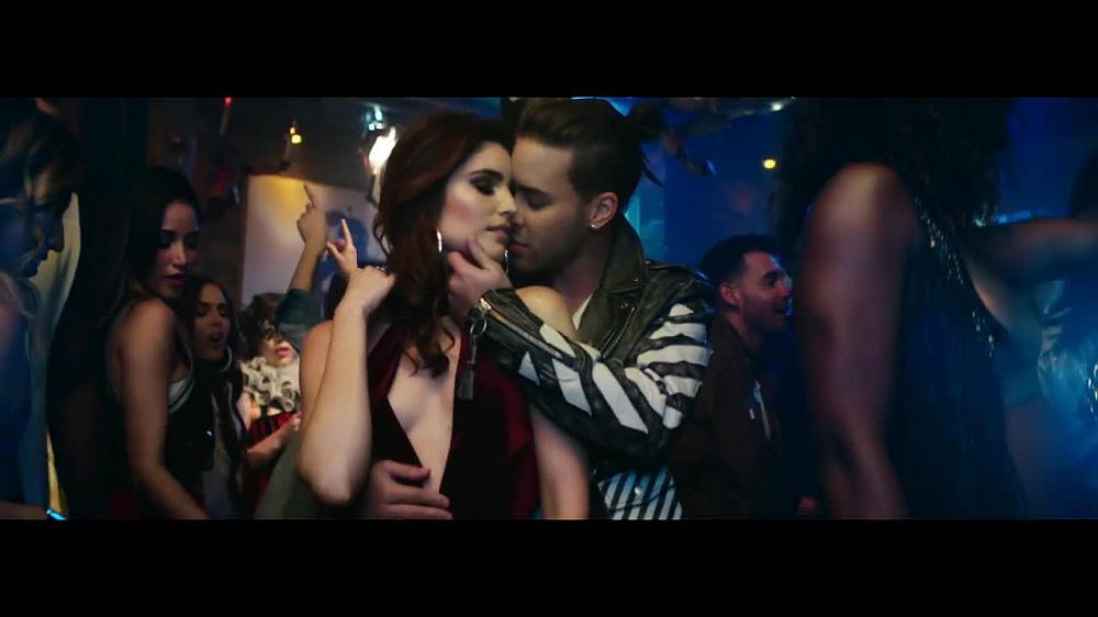 скачать клип Prince Royce ft. Farruko - Ganas Locas
