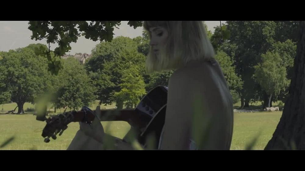 скачать клип Makoto ft. Karina Ramage - I Dont Wanna Wake Up