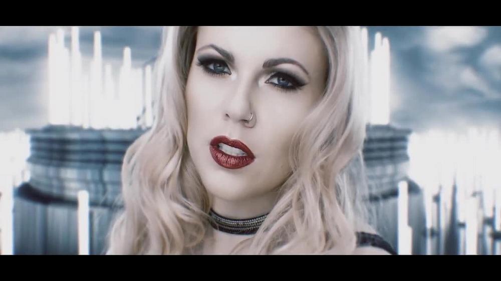 скачать клип KOBRA AND THE LOTUS - Light Me Up