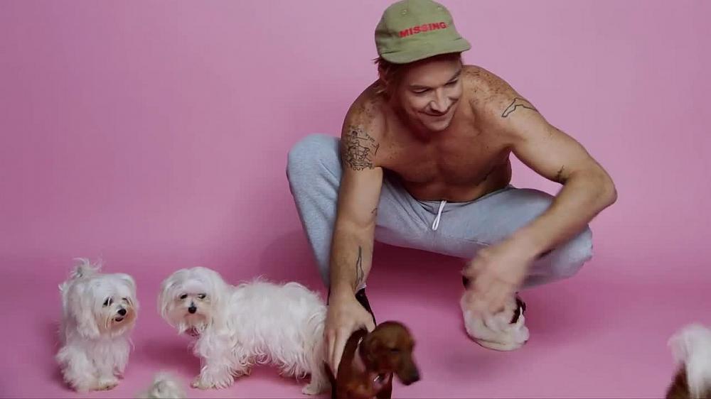 скачать клип Charli XCX - Boys