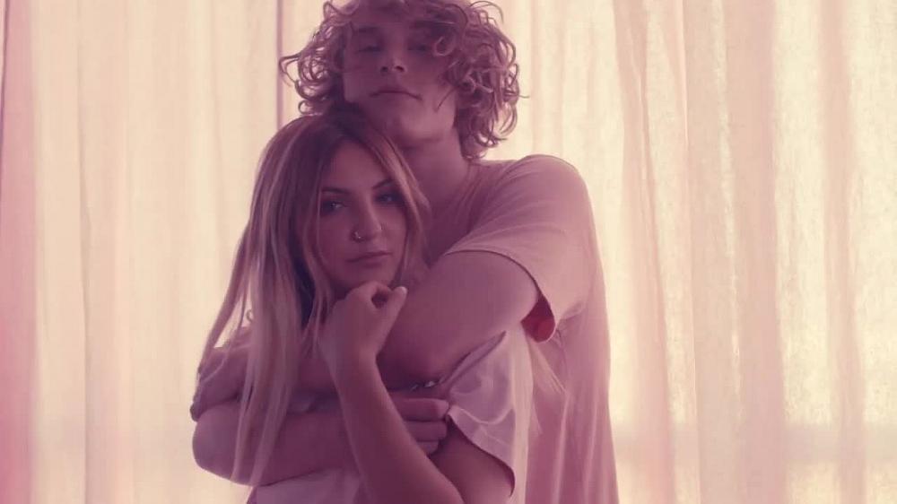 скачать клип Julia Michaels - Uh Huh