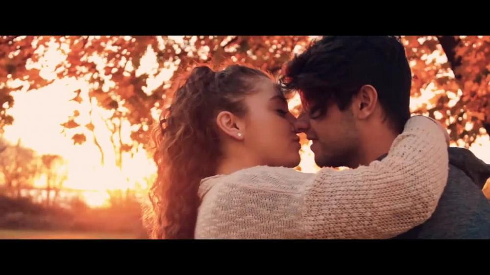 скачать клип Justin Bieber ft. The Chainsmokers - Everything I Gave You