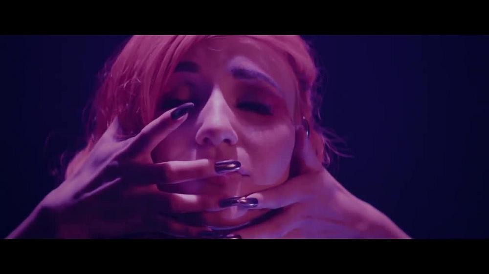 скачать клип Lights - New Fears