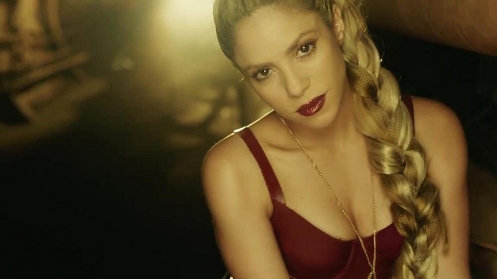 скачать клип Shakira - Perro Fiel