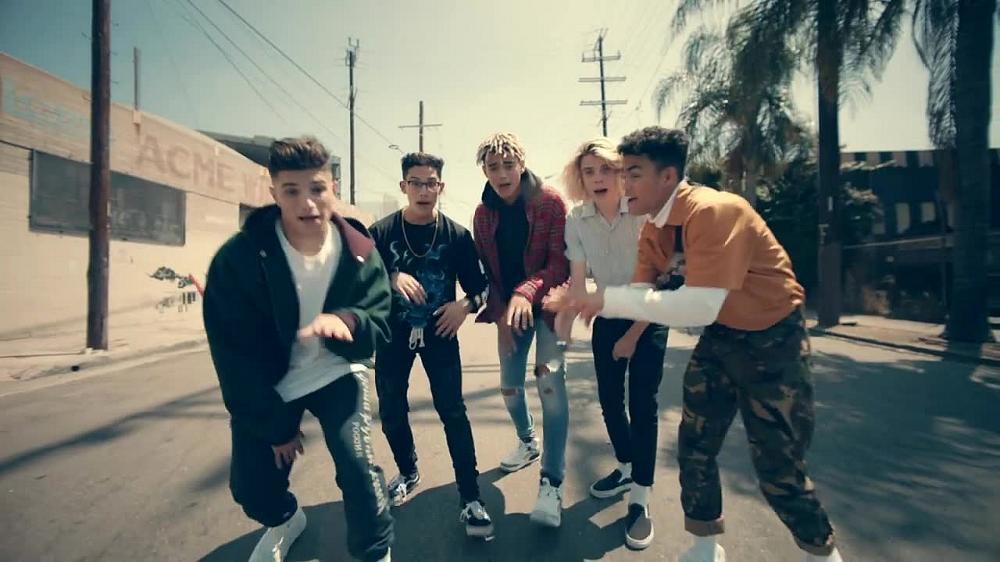скачать клип PRETTYMUCH - Would You Mind