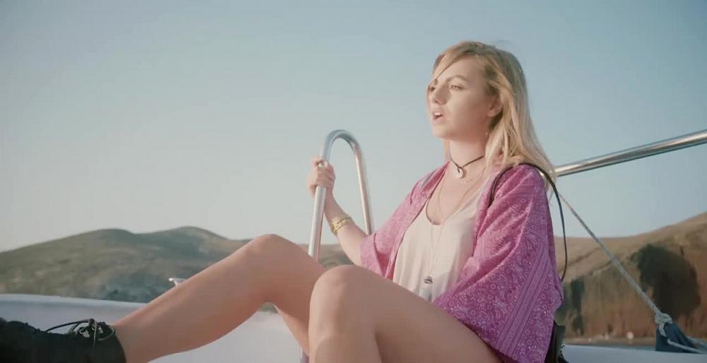 скачать клип Monoir feat. Alexandra Stan - Save the night
