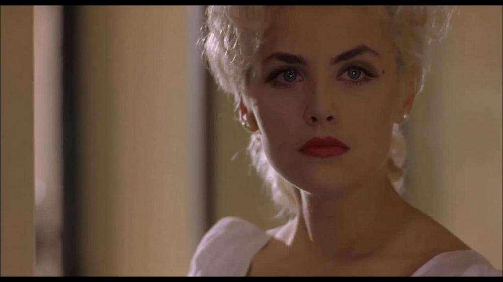 скачать клип Sherilyn Fenn - Two Moon Junction