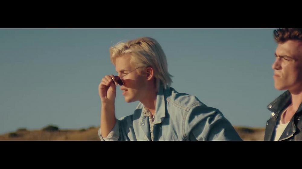 скачать клип Ofenbach vs. Nick Waterhouse - Katchi