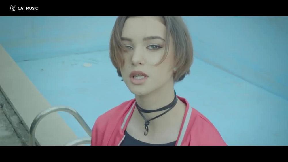 скачать клип Olga feat. Kio - Pagini albe
