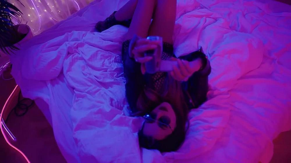 скачать клип КАРМА - Fuck Love
