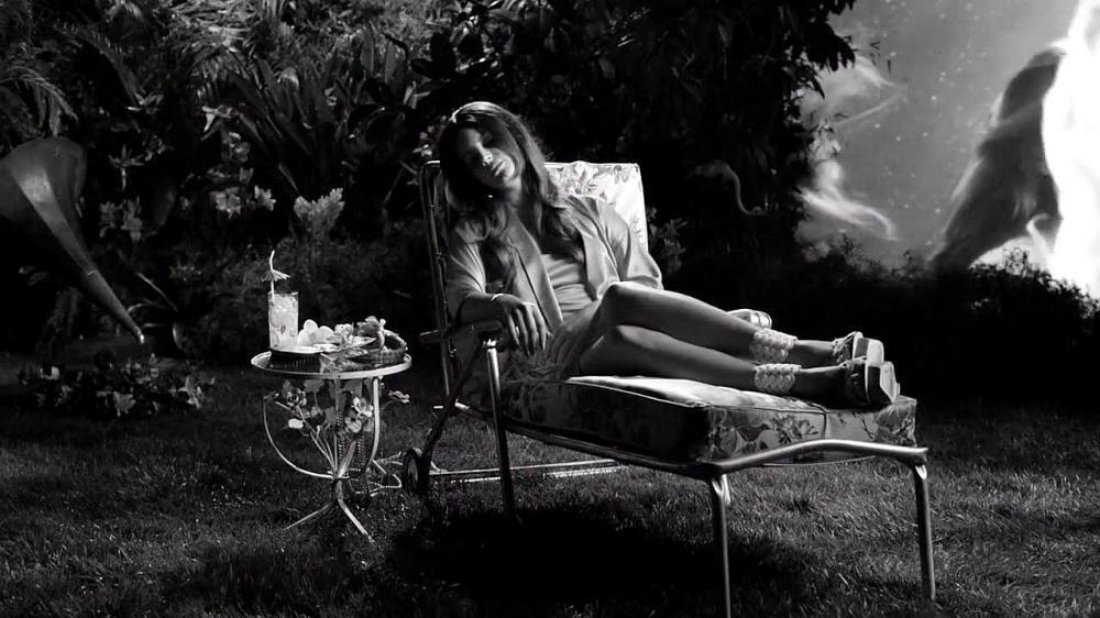 скачать клип Lana Del Rey - Music To Watch Boys To