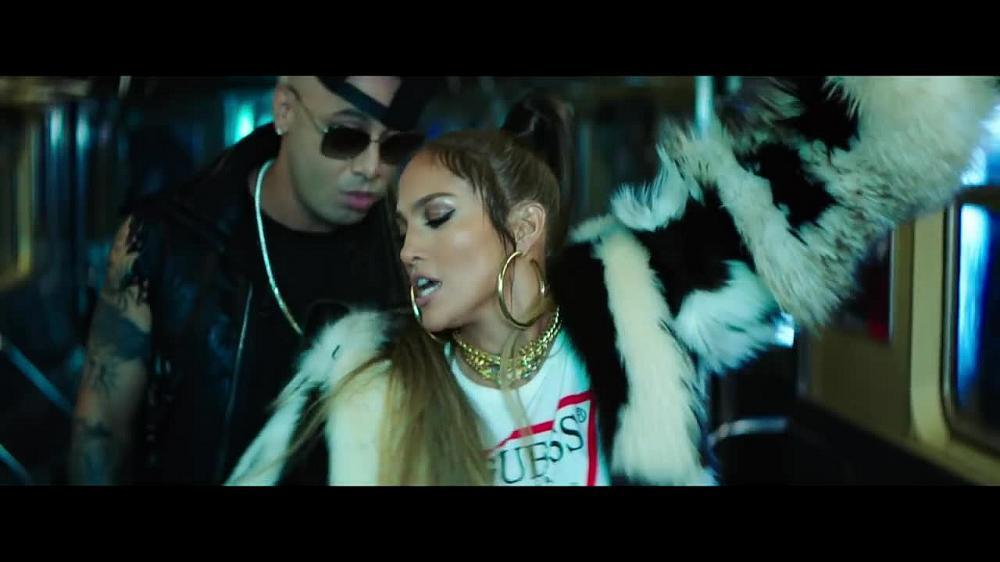 скачать клип Jennifer Lopez ft. Wisin - Amor, Amor, Amor